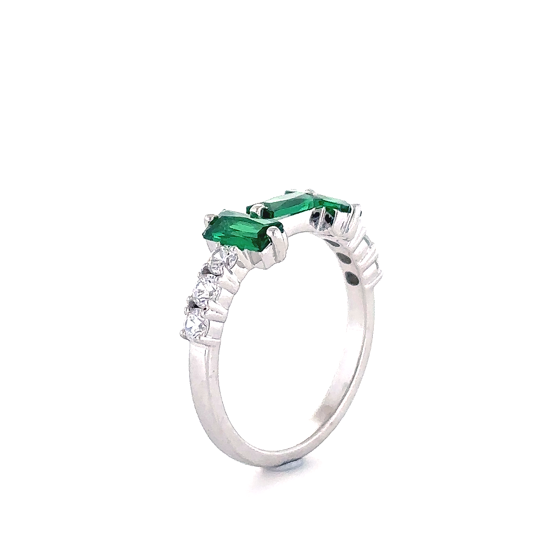 Stylish alphabet H of Emerald stones with studded band - Image 5
