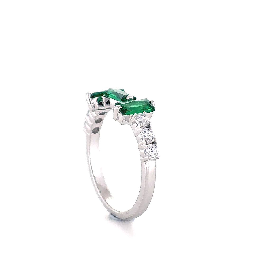 Stylish alphabet H of Emerald stones with studded band - Image 4