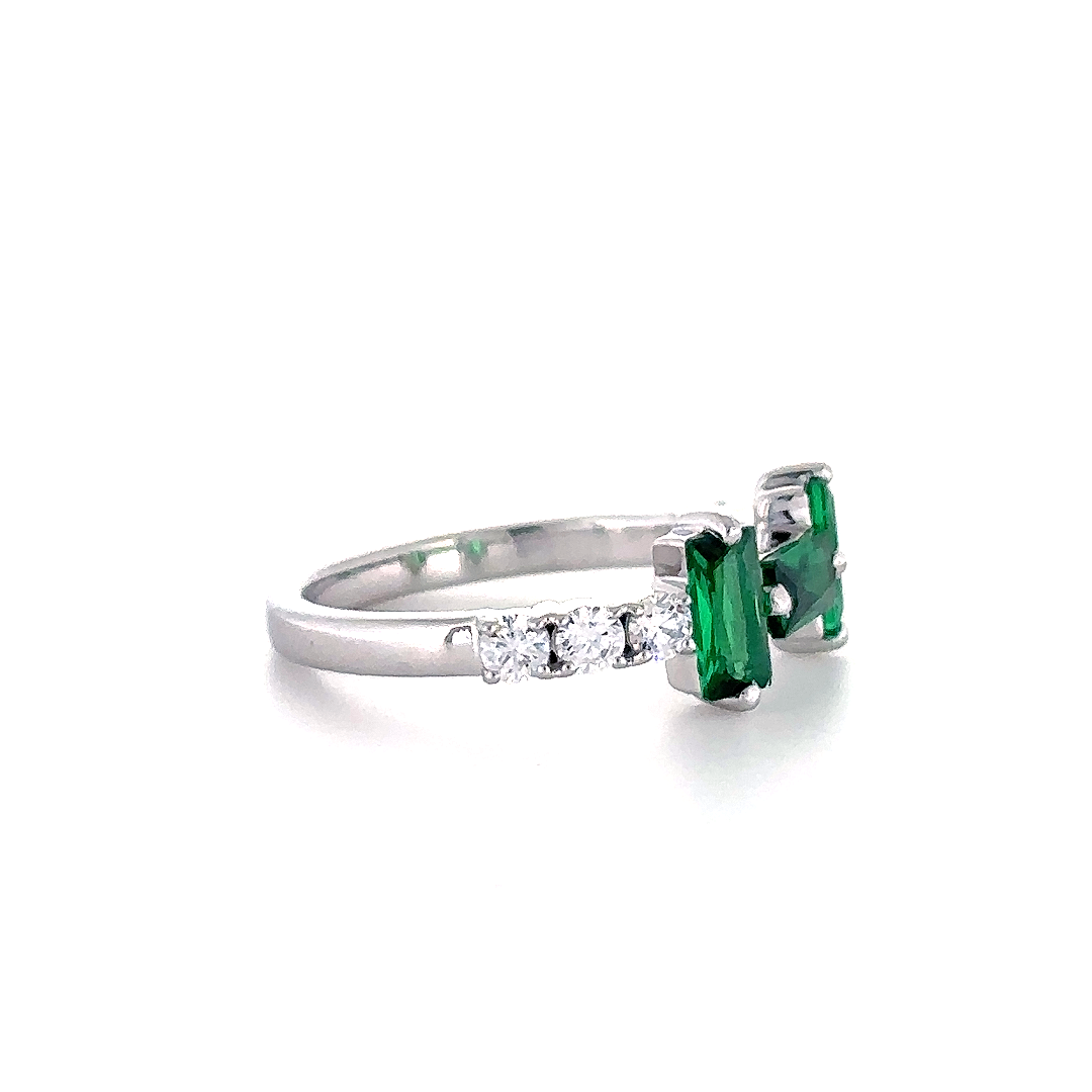 Stylish alphabet H of Emerald stones with studded band - Image 2