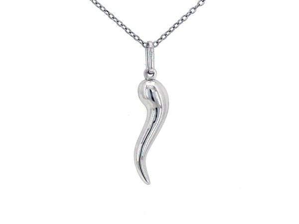 Stylish horn shaped pendant