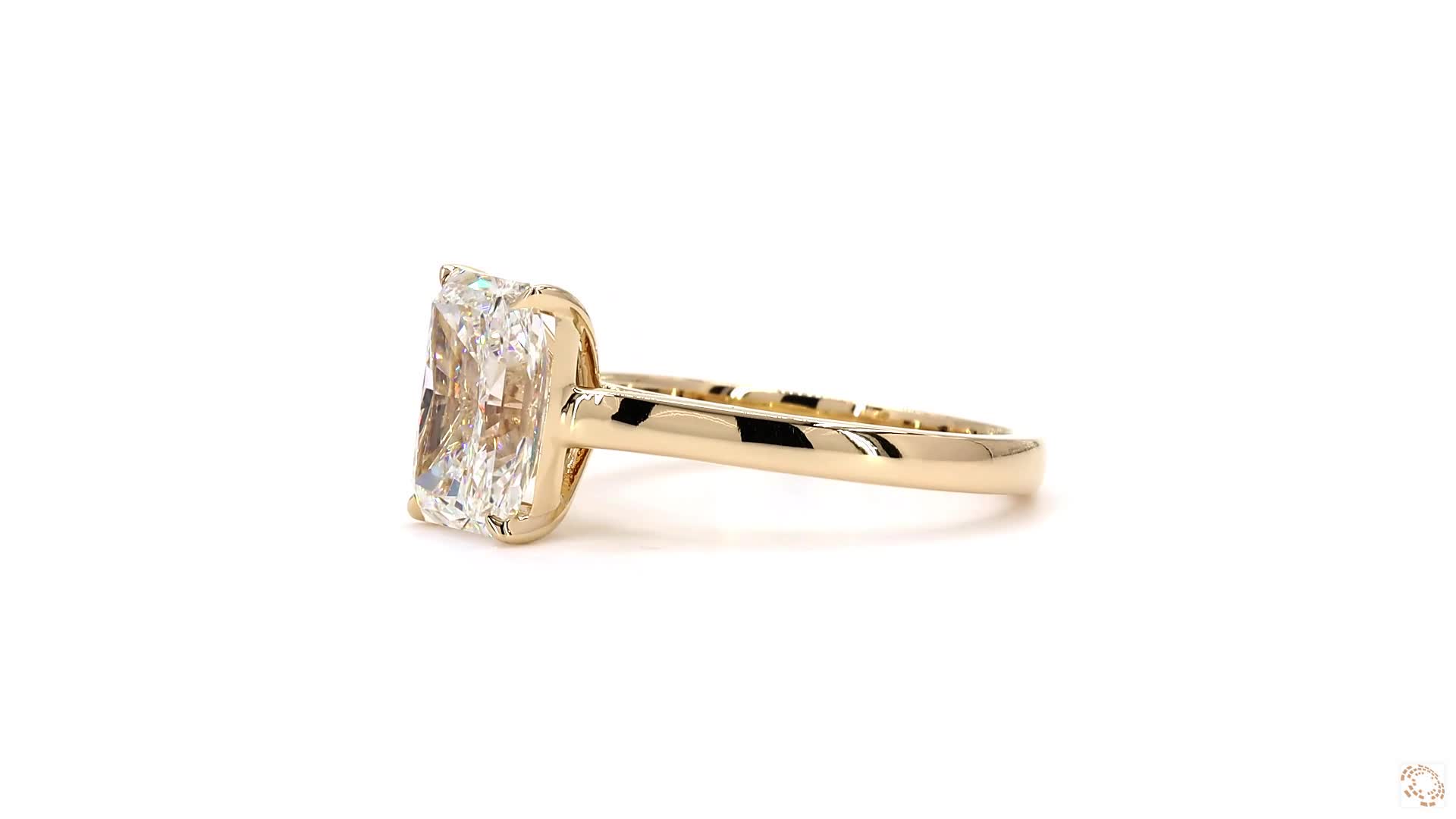 Elegant Radiant solitaire ring - Image 2