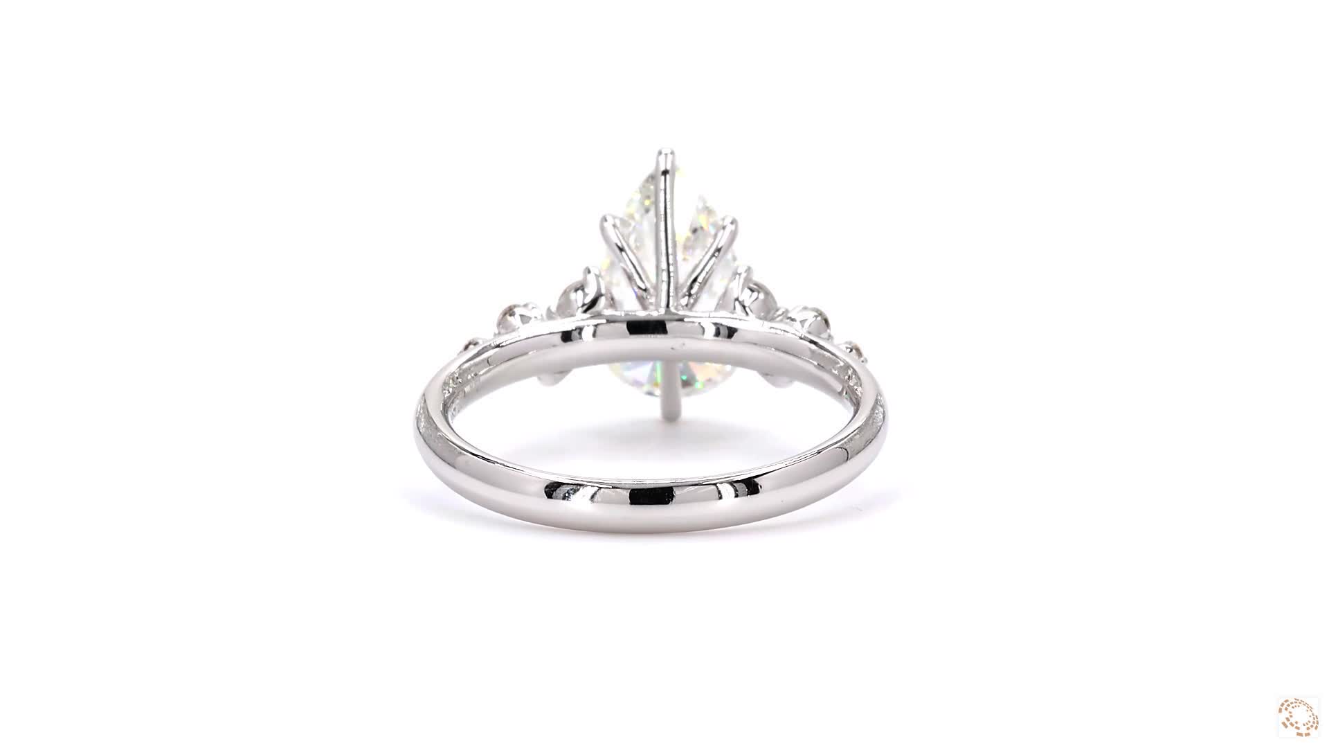 Pear cut ring with diamond studded pave band - Image 4