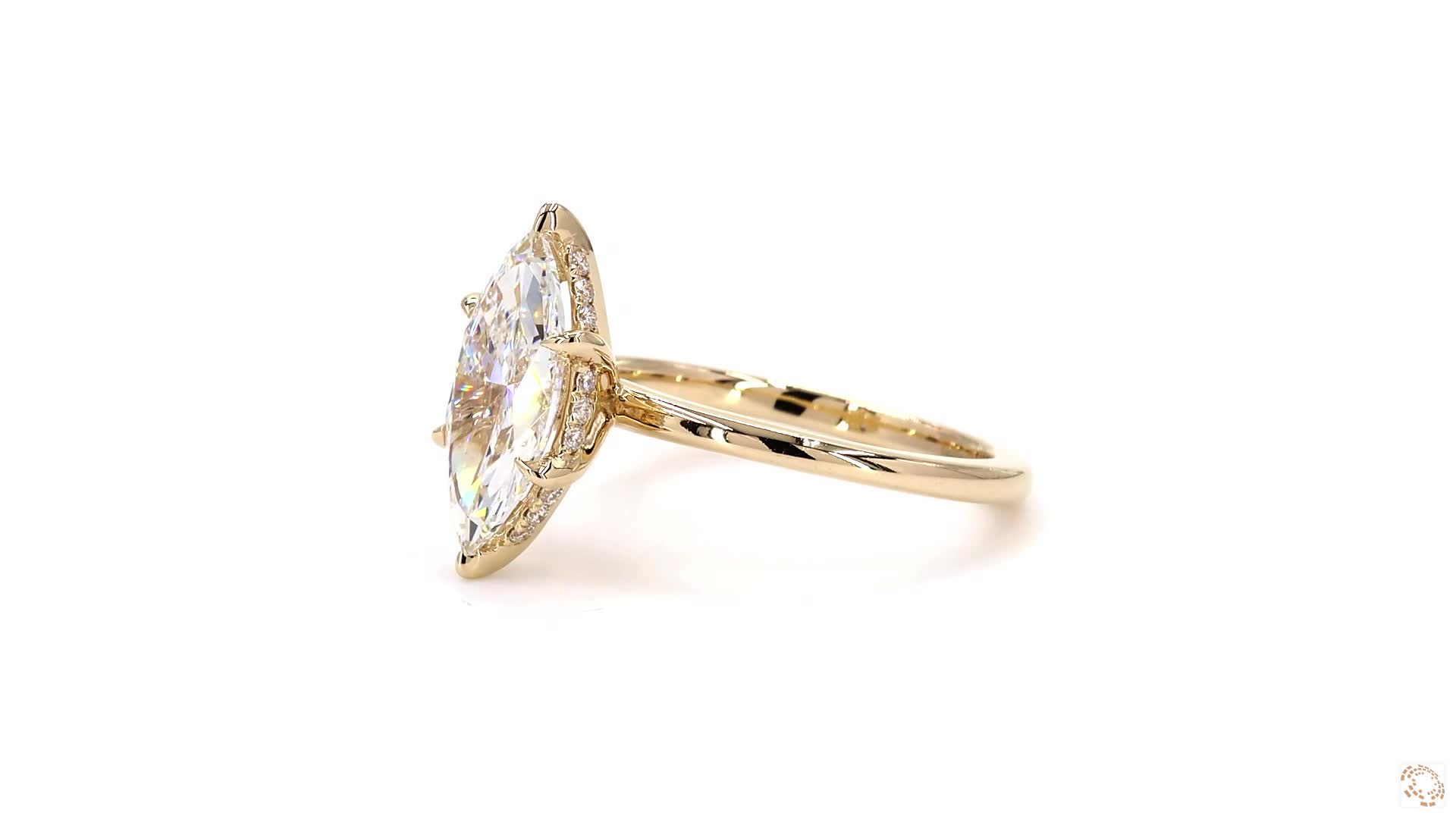 Exquisite Marquise ring with hidden halo - Image 3
