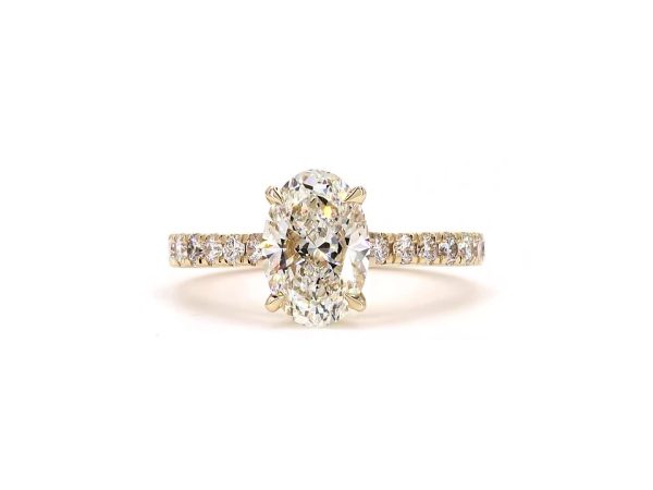 Stylish oval ring with diamond studded band