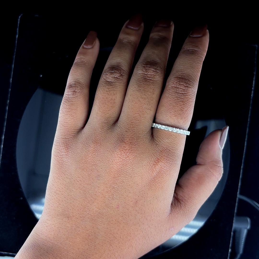 Dainty Round cut diamond eternity band - Image 2