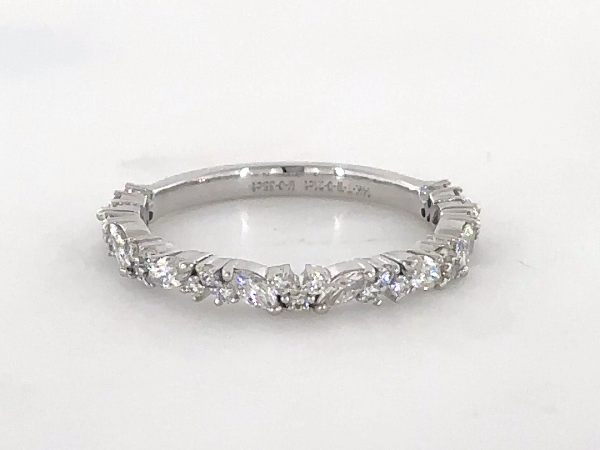 Round and Marquise diamond crisscross pattern ring